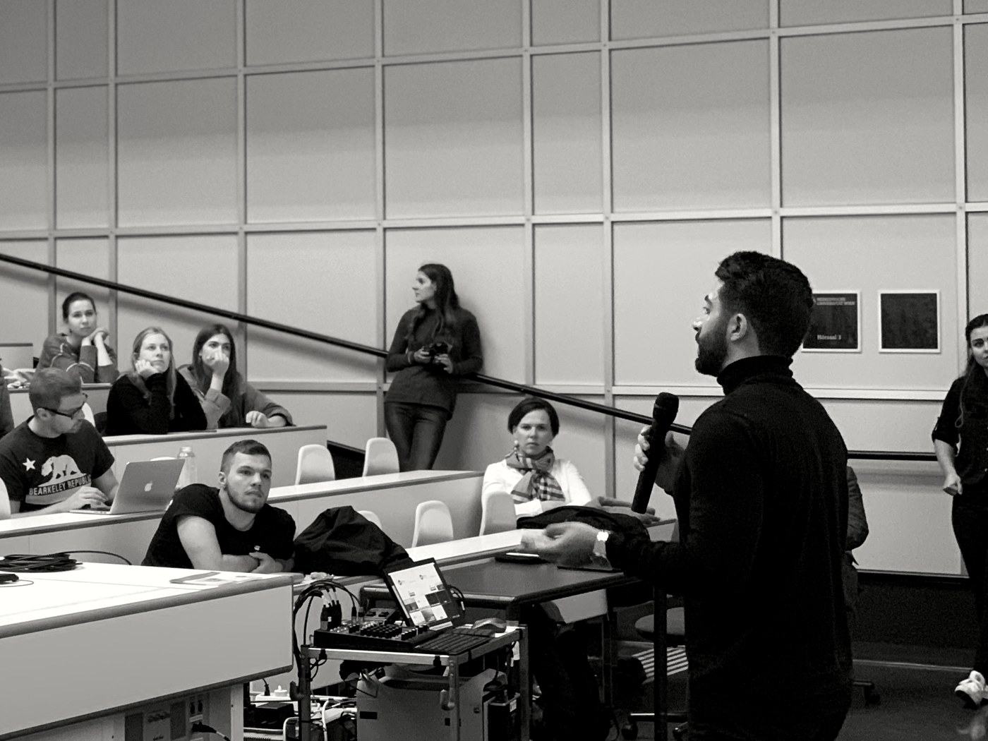 Politikos — EMY-Session vor Studierenden in Wien